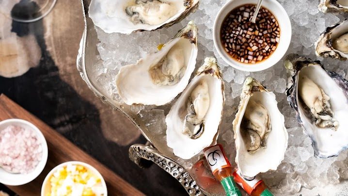 Oysters on ice at Jams