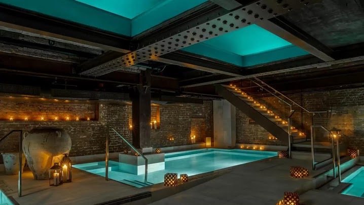 The candlelit thermal bathhouse and pool