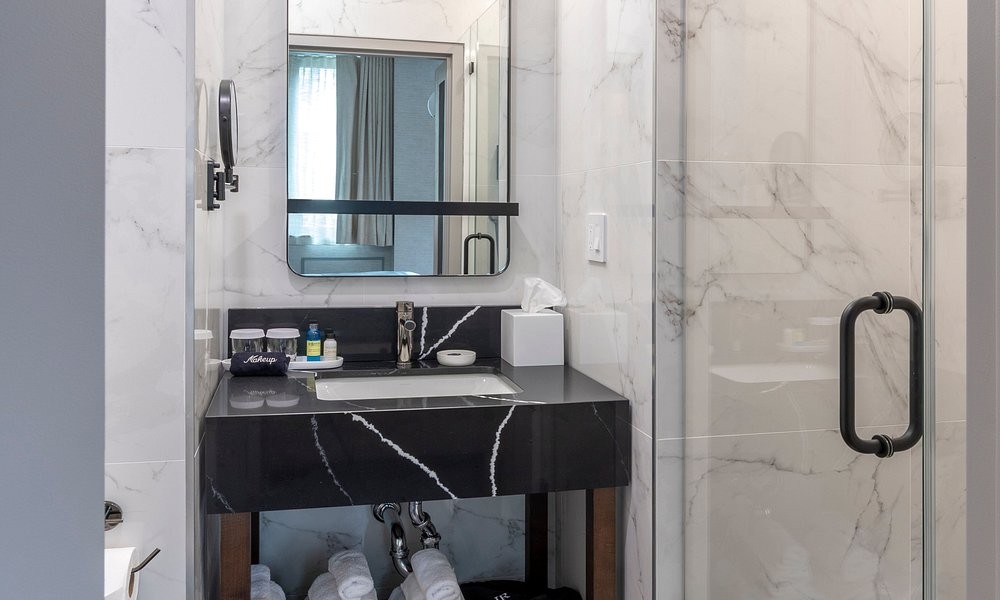 A marble guest bathroom at Broadway Plaza Hotel