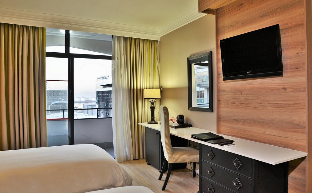 A twin guest room at The Capetonian