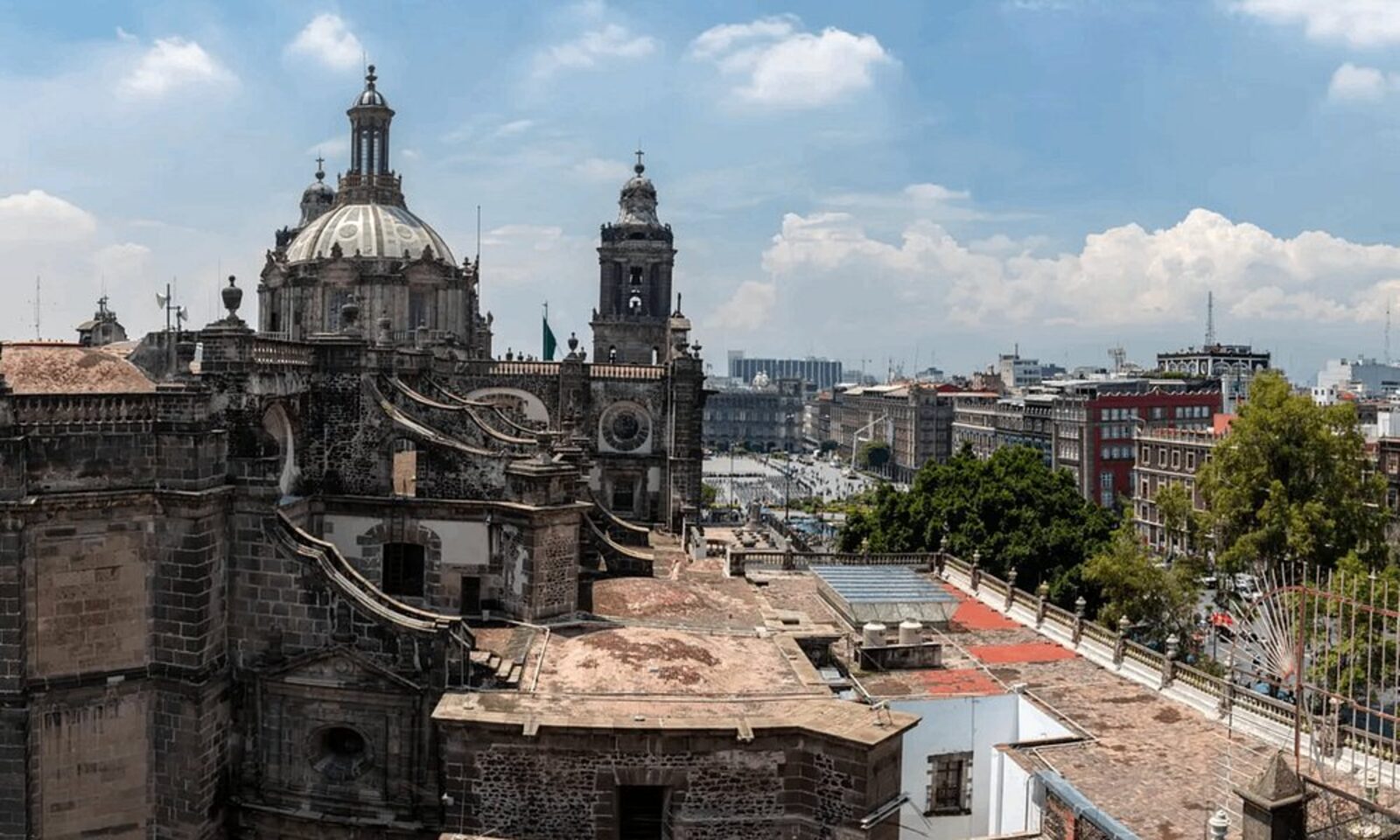 The Metropolitan Cathedral and Zócalo, seen from a nearby rooftop under clear skies