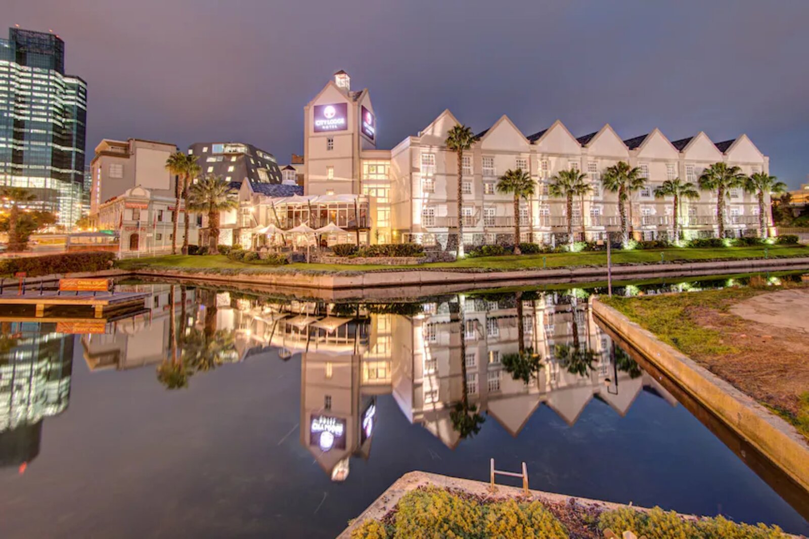 City Lodge Hotel V&A Waterfront at night