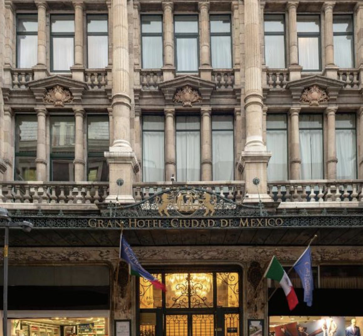 The signed Beaux-Arts facade on Avenida 16 de Septiembre