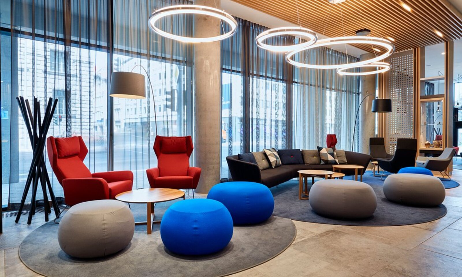Lounge with street-facing windows at Holiday Inn Express Berlin – Alexanderplatz