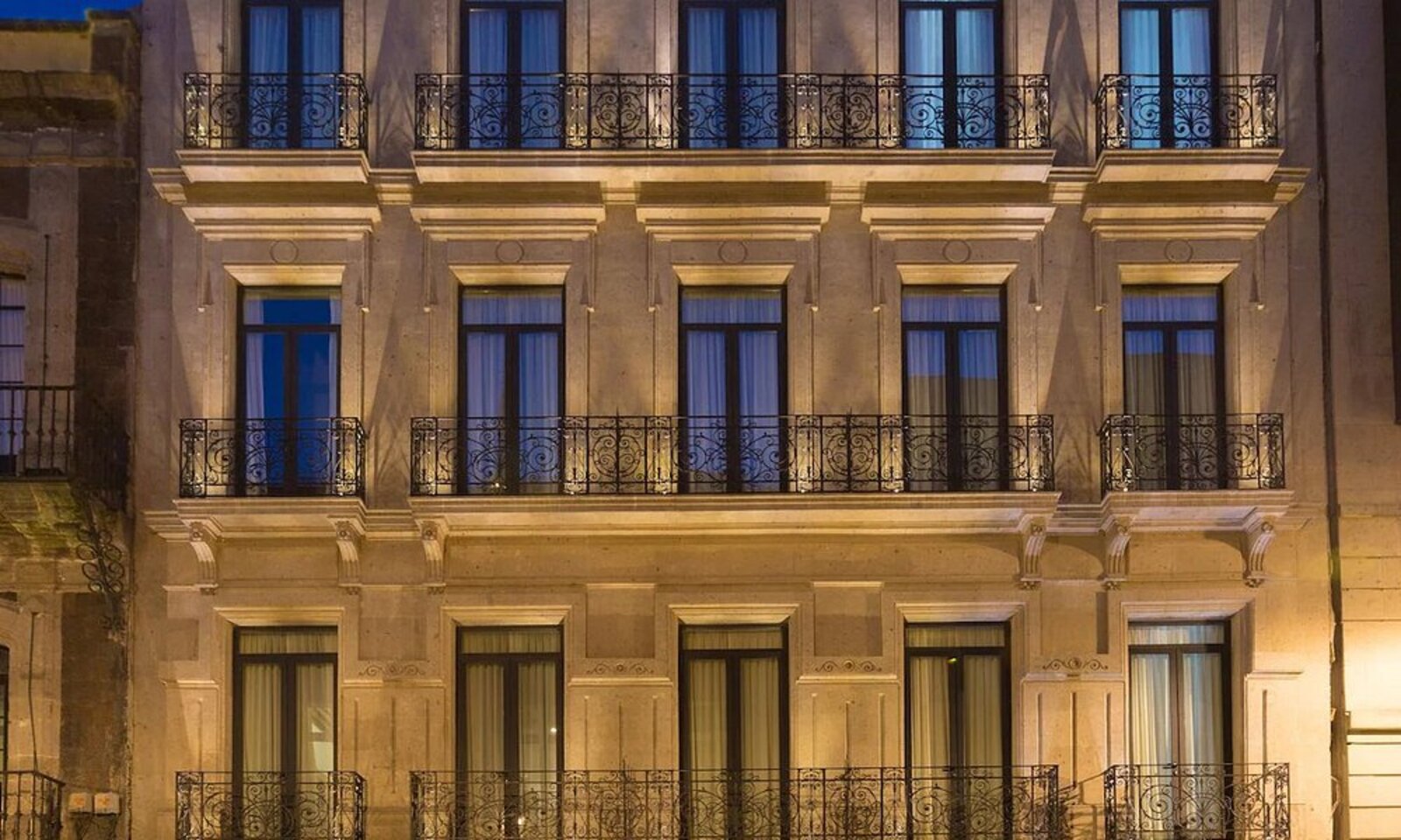 Guest room with balcony at Hotel Historico Central