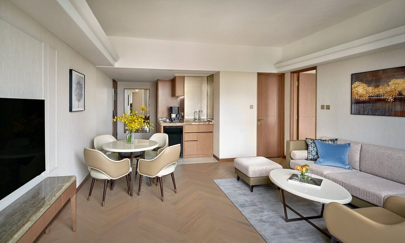 Suite dining nook with kitchenette
