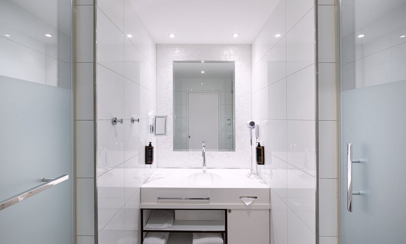 A glossy white bathroom at MOA Berlin