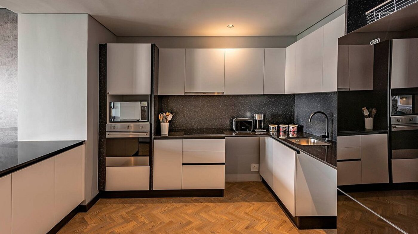 A fully equipped kitchen in an Onyx suite