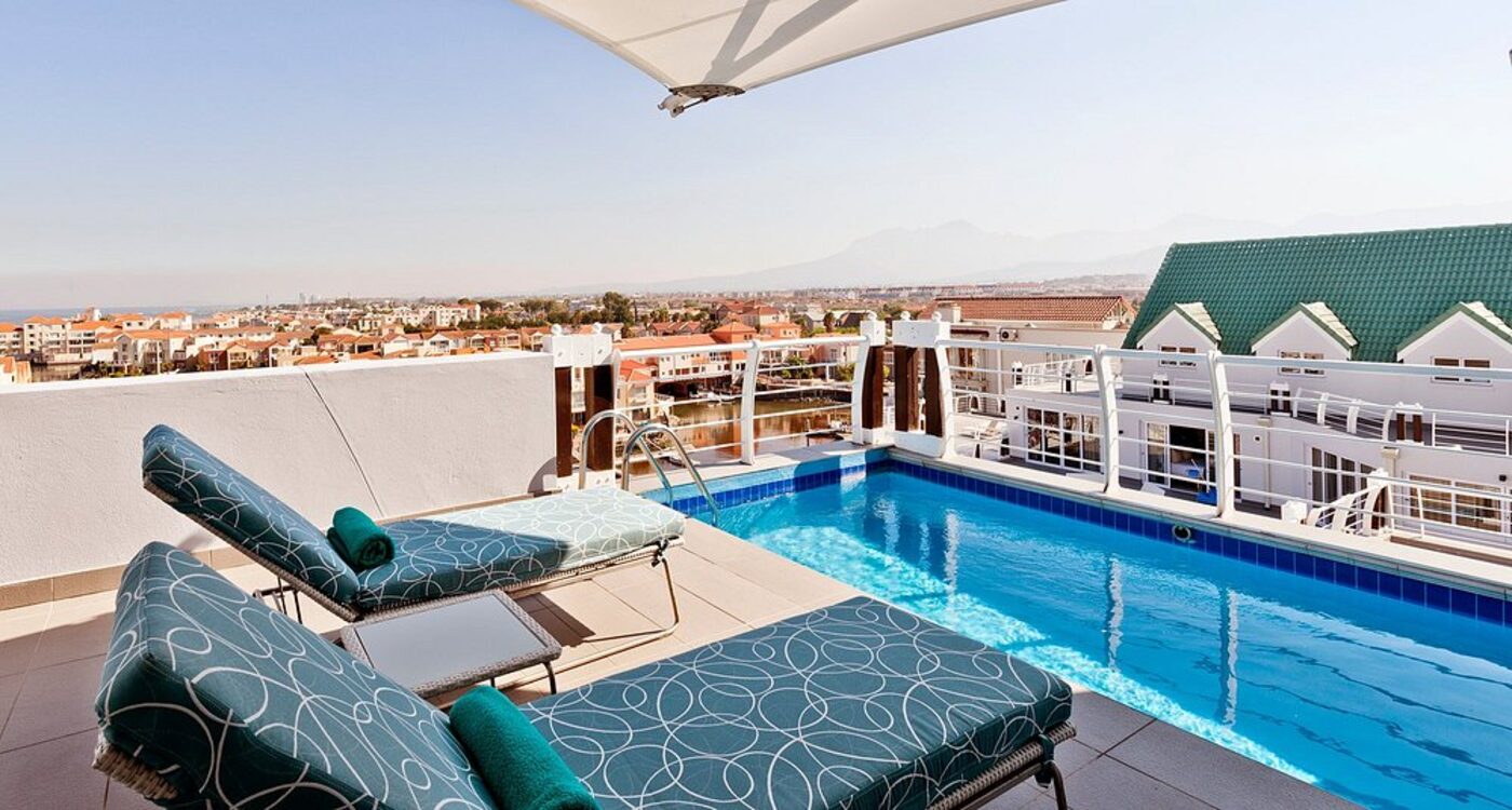 Rooftop plunge pool with loungers