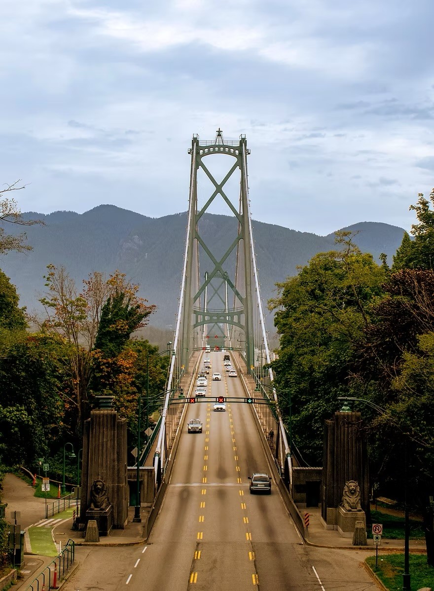 The Lions Gate Bridge, leading from Coal Harbour into Stanley Park