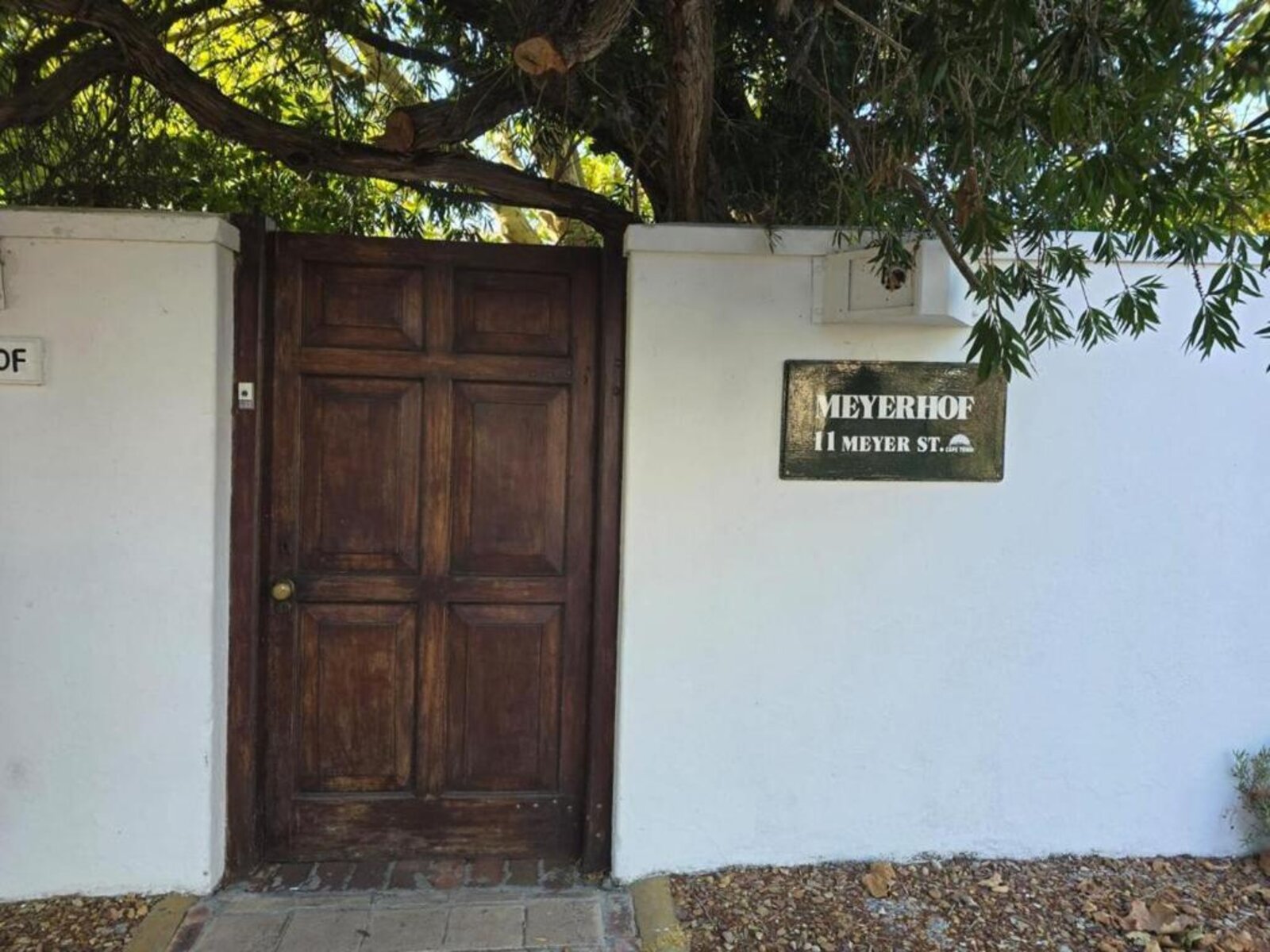 Street gate and signage at Meyerhof, 11 Meyer Street